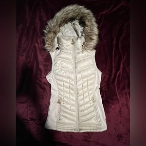 Michael Kors Women’s Fuax-Fur-TrimHooded Puffer Vest XXS